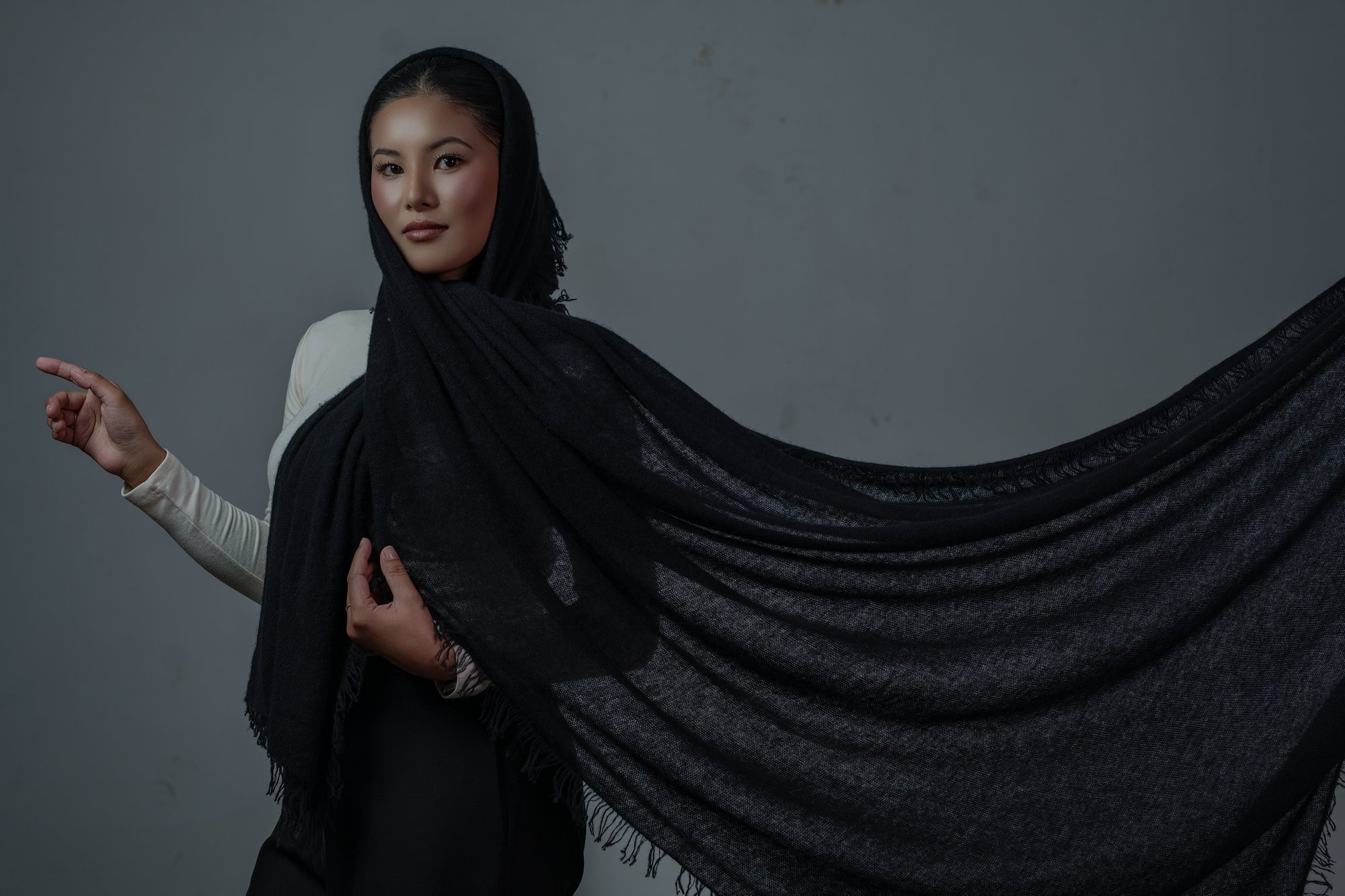 Complete Guide to Buying Your First Cashmere Scarf 2026